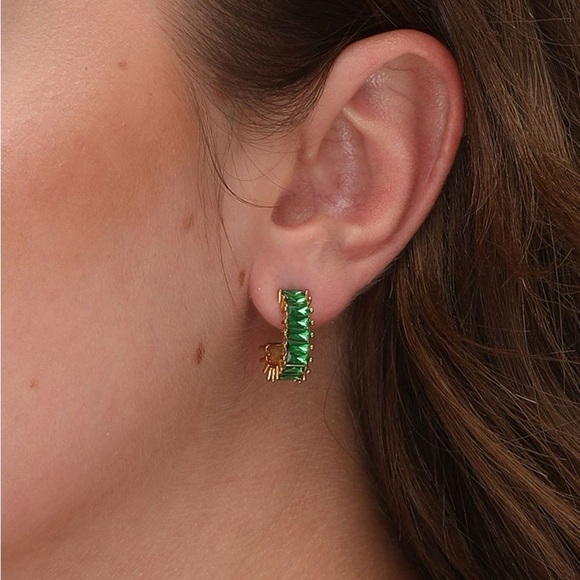 NEW💎18K Gold Plated Simulated Emerald Earrings*Baguette Earrings*Diamond Cut - Picture 3 of 10